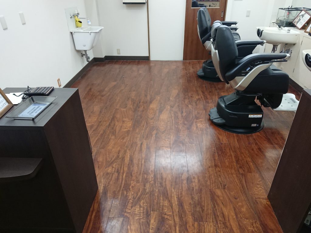 綾瀬駅近くで1番床の綺麗な理容室です(本日限り)2019春