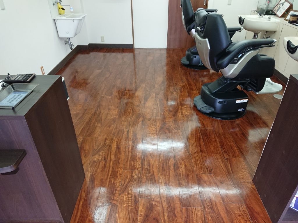綾瀬駅近くで1番床の綺麗な理容室です(本日限り)2019春